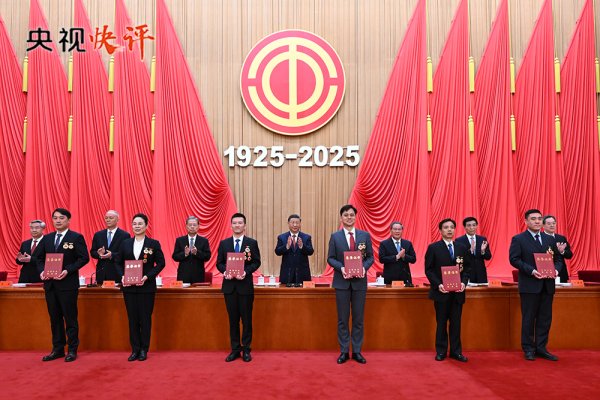 上证速配 【央视快评】用创造拥抱新时代 以奋斗铸就新辉煌